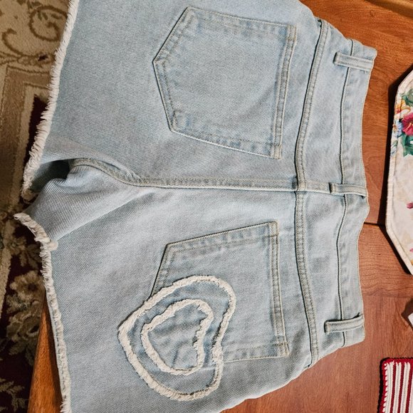 jean cut off shorts with hearts motif one heart on back pocket size7 to 8 - Picture 3 of 4